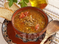 Класическа чорба / супа от леща, домати, моркови и чесън със запръжка от брашно и червен пипер - снимка на рецептата Класическа чорба / супа от леща, домати, моркови и чесън със запръжка от брашно и червен пипер - снимка на рецептата